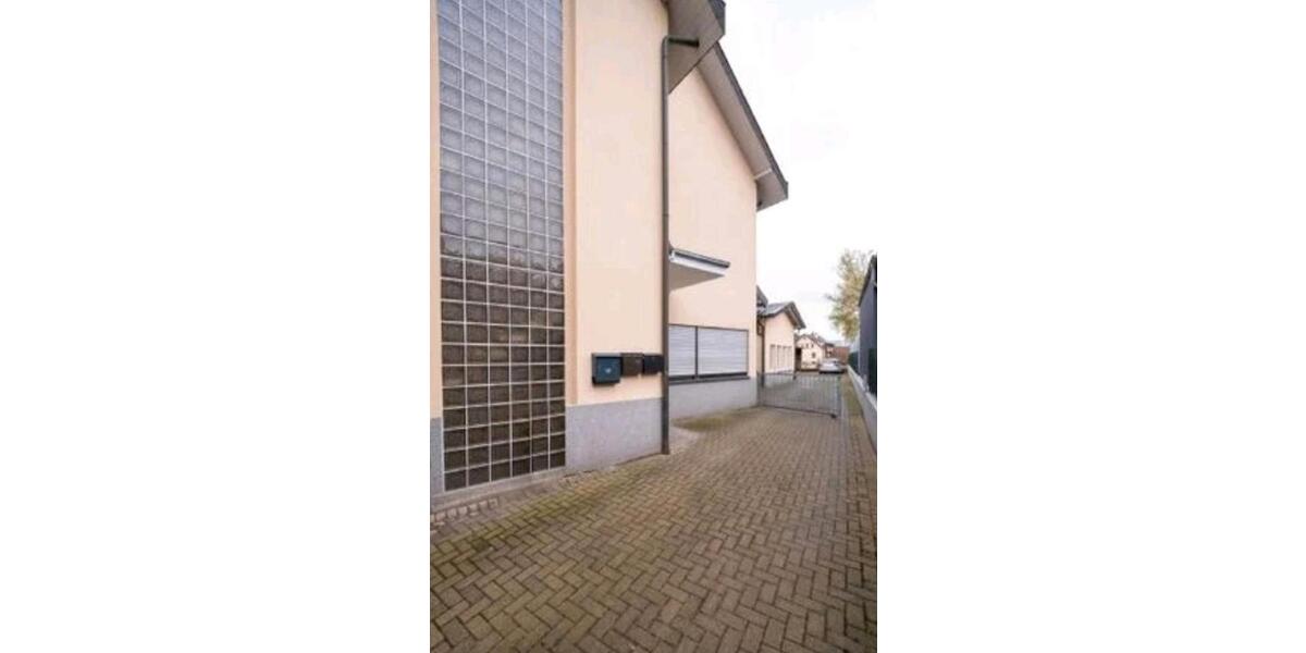 Dachgeschoßwohnung Lahr (Schwarzwald) - 3 Zimmer, 1.350&euro; | Angebot:22271427