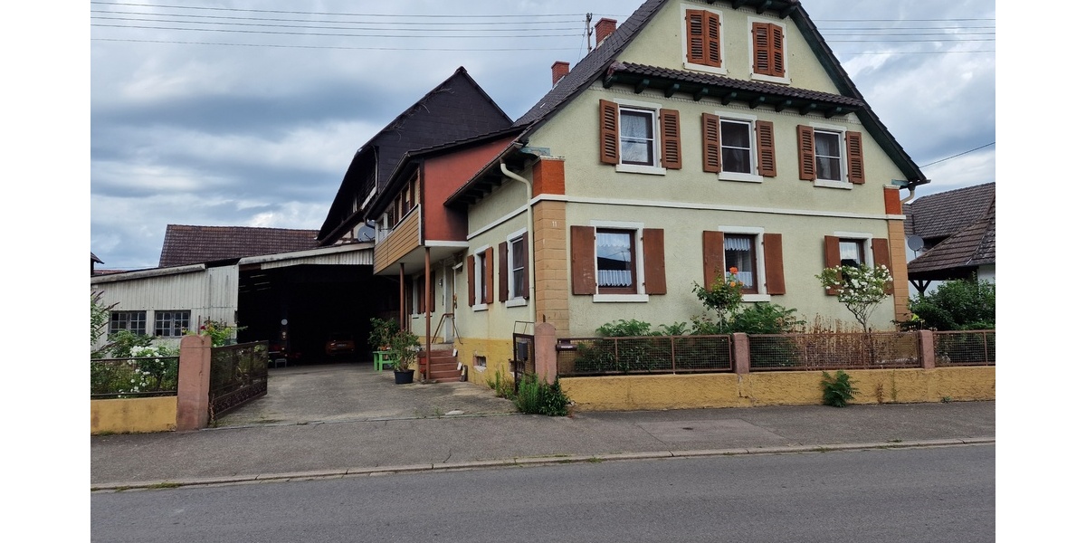 Ländliches Wohnen mit einem Hauch von Geschichte wird möglich - Zweifamilienhaus Neuried Dundenheim | Angebot:22030040