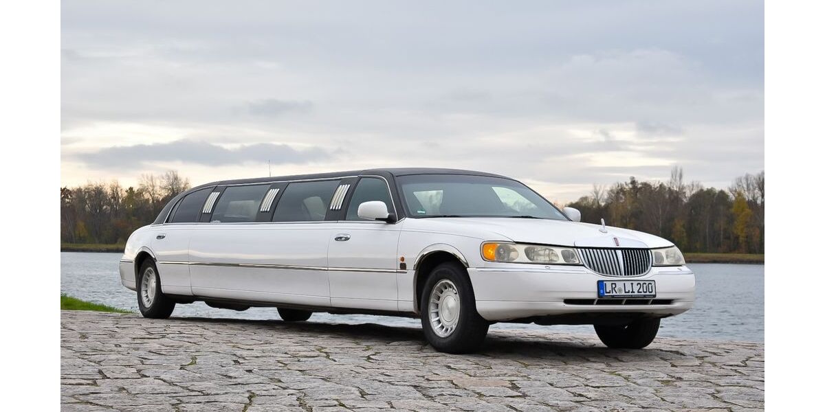 Lincoln Town Car 264.000 km 8.000 &euro; Kappel-Grafenhausen 77966