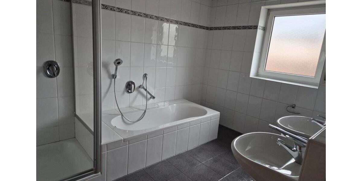 Hochparterre Bühl - 3 Zimmer, 93 m&sup2;, 900&euro; | Angebot:26024476