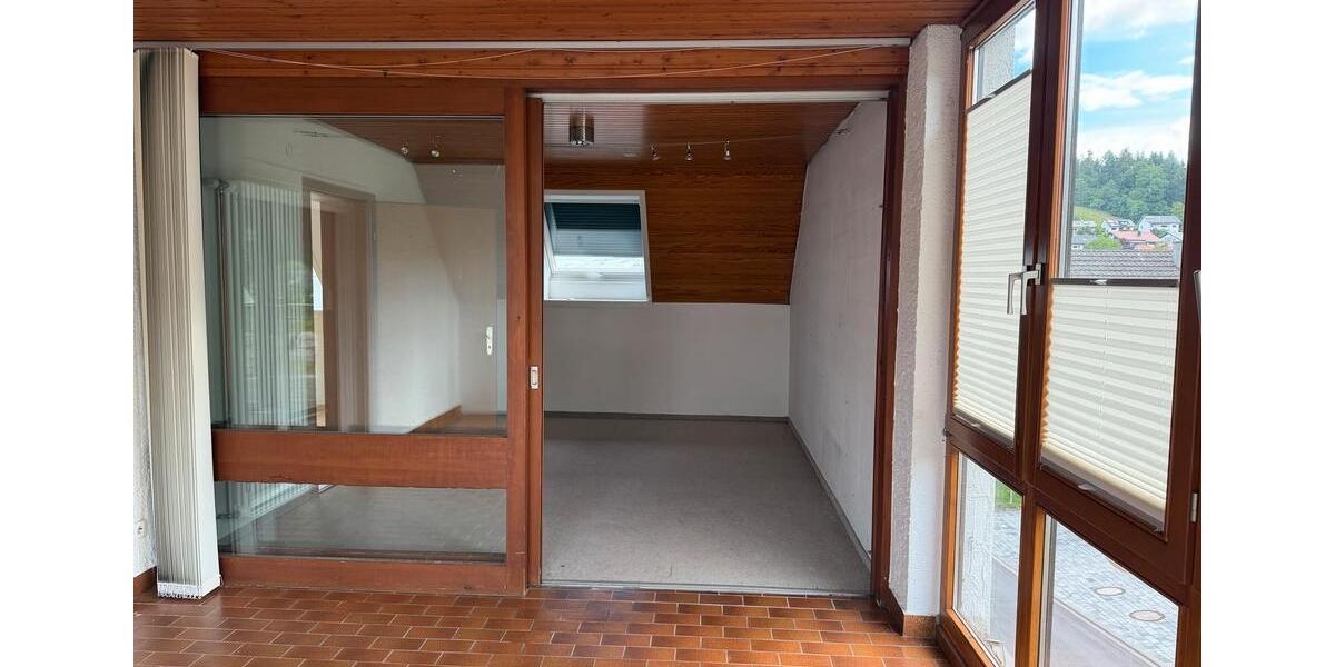 Dachgeschoßwohnung Offenburg Elgersweier - 4 Zimmer, 103 m&sup2;, 1.100&euro; | Angebot:26654963