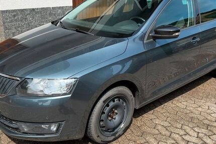 Skoda Rapid 142.000 km 8.200 &euro; Oberharmersbach 77784