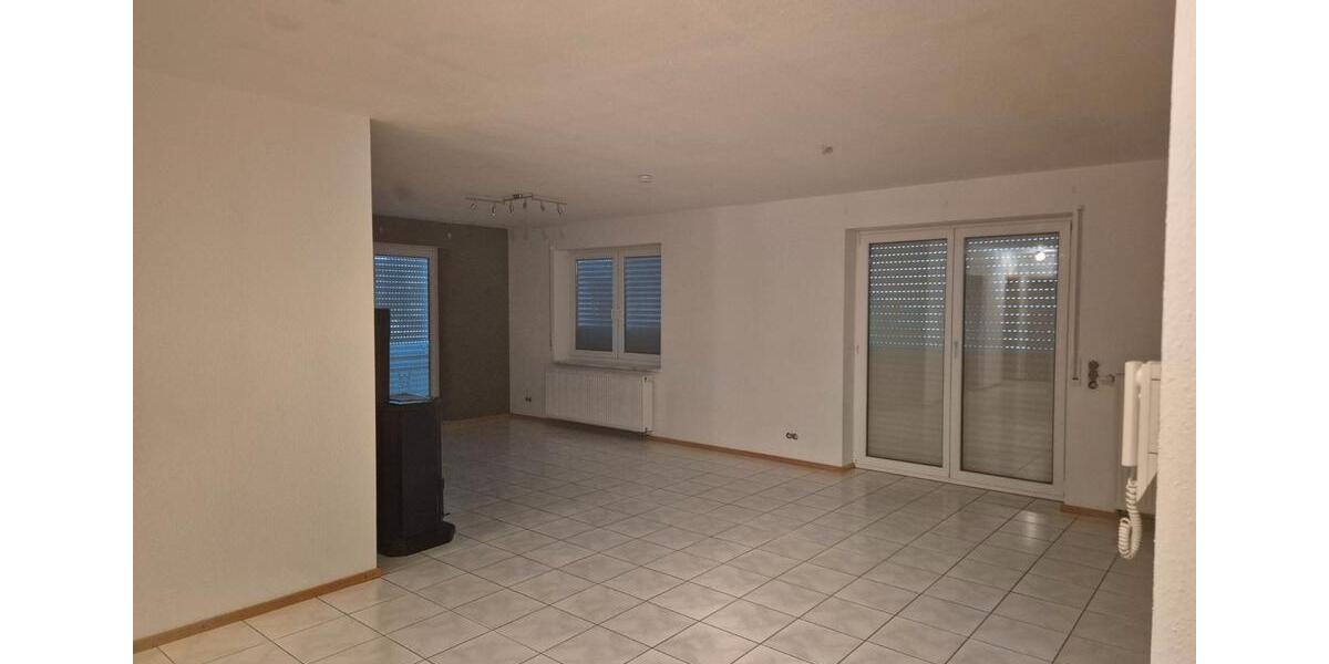 Hochparterre Bühl - 3 Zimmer, 93 m&sup2;, 900&euro; | Angebot:26024476