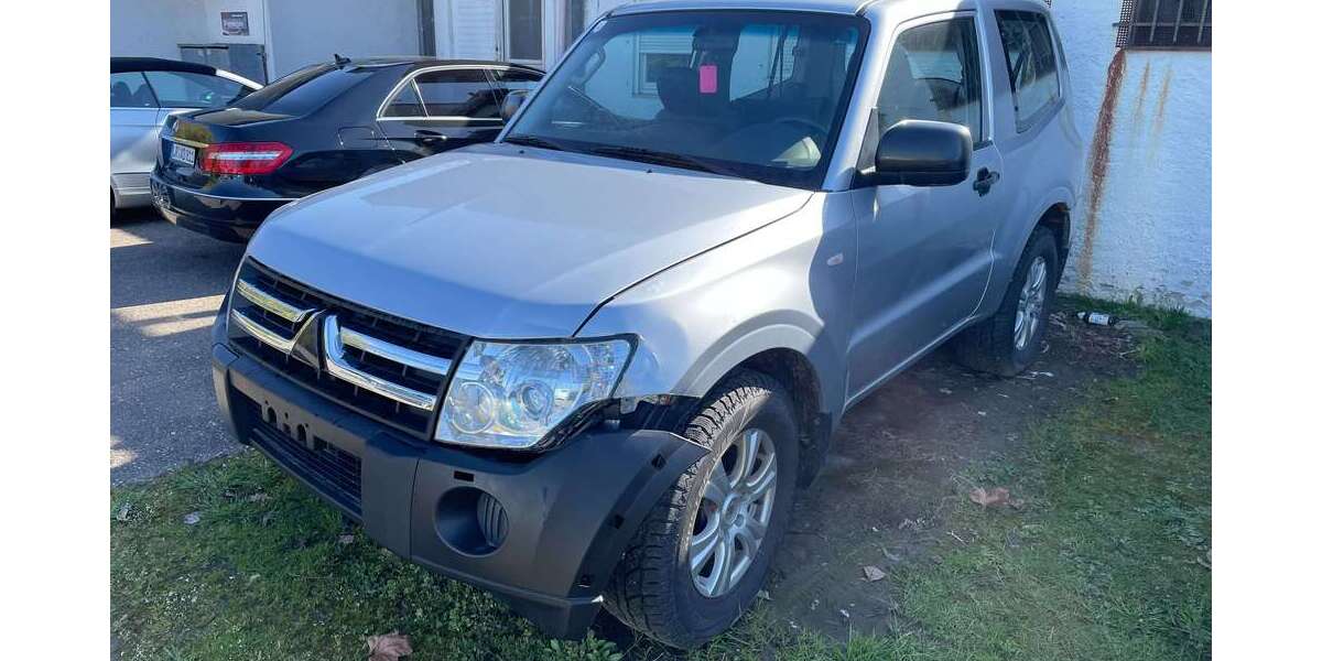 Mitsubishi Pajero 134.000 km 8.900 &euro; Lahr/Schwarzwald 77933