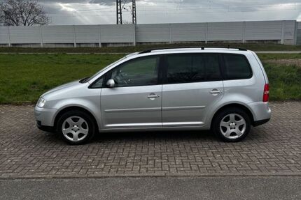VW Touran 219.600 km 2.899 &euro; Ringsheim 77975