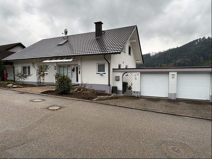 Einfamilienhaus Nordrach - 8 Zimmer, 230 m&sup2;, 650.000&euro; | Angebot:25862499