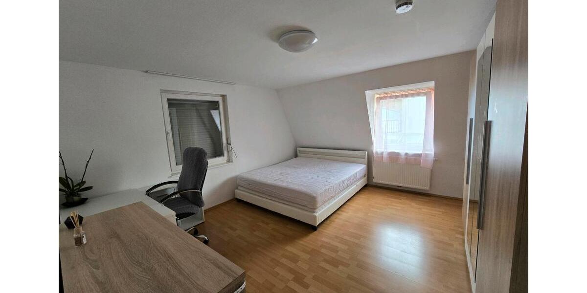 Etagenwohnung Friesenheim - 3 Zimmer, 100 m&sup2;, 1.200&euro; | Angebot:26042454