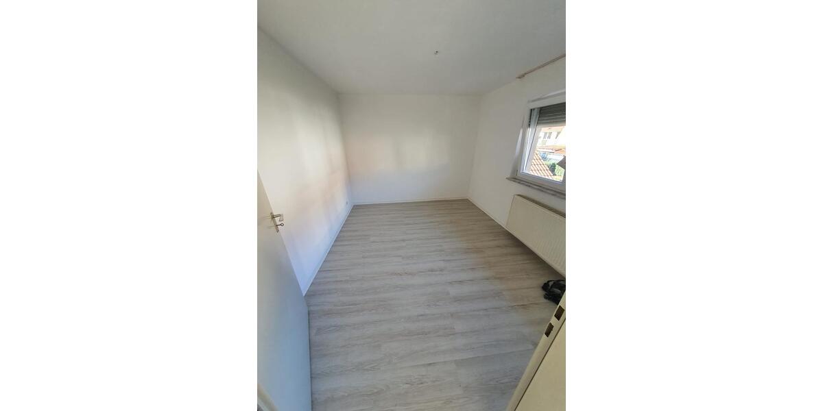 Etagenwohnung Lahr (Schwarzwald) - 3 Zimmer, 80 m&sup2;, 1.100&euro; | Angebot:25589640