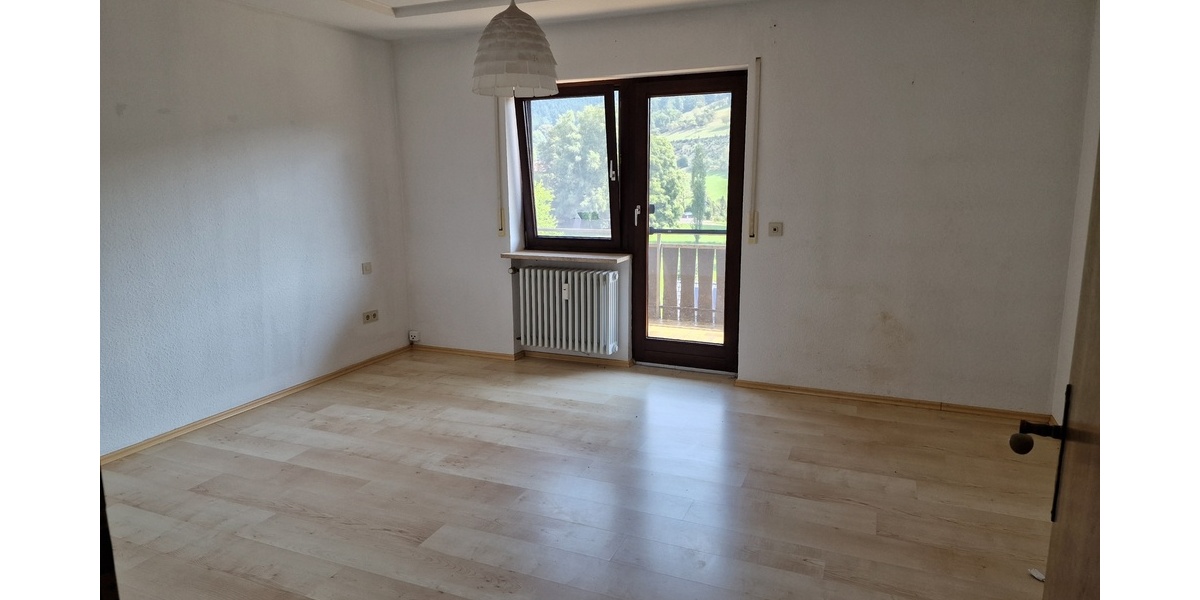 Geräumige 6 Zimmer Wohnung in einem kleinen Mehrfamilienhaus mit 3 Wohnungen in Zell am Harmersbach, - 5.5 oder mehr Zell a. H. | Angebot:23243543