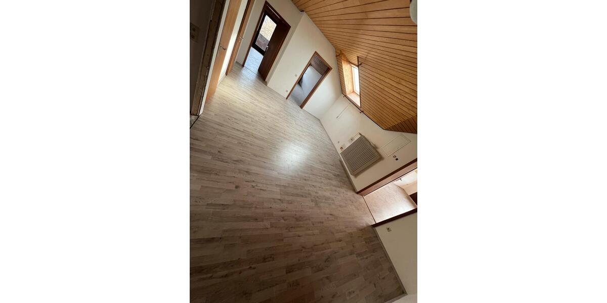 Dachgeschoßwohnung Offenburg - 4 Zimmer, 110 m&sup2;, 1.250&euro; | Angebot:25333085