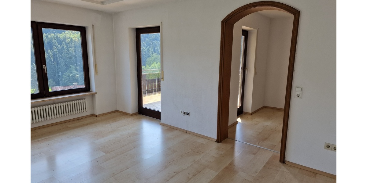 Geräumige 6 Zimmer Wohnung in einem kleinen Mehrfamilienhaus mit 3 Wohnungen in Zell am Harmersbach, - 5.5 oder mehr Zell a. H. | Angebot:23243543