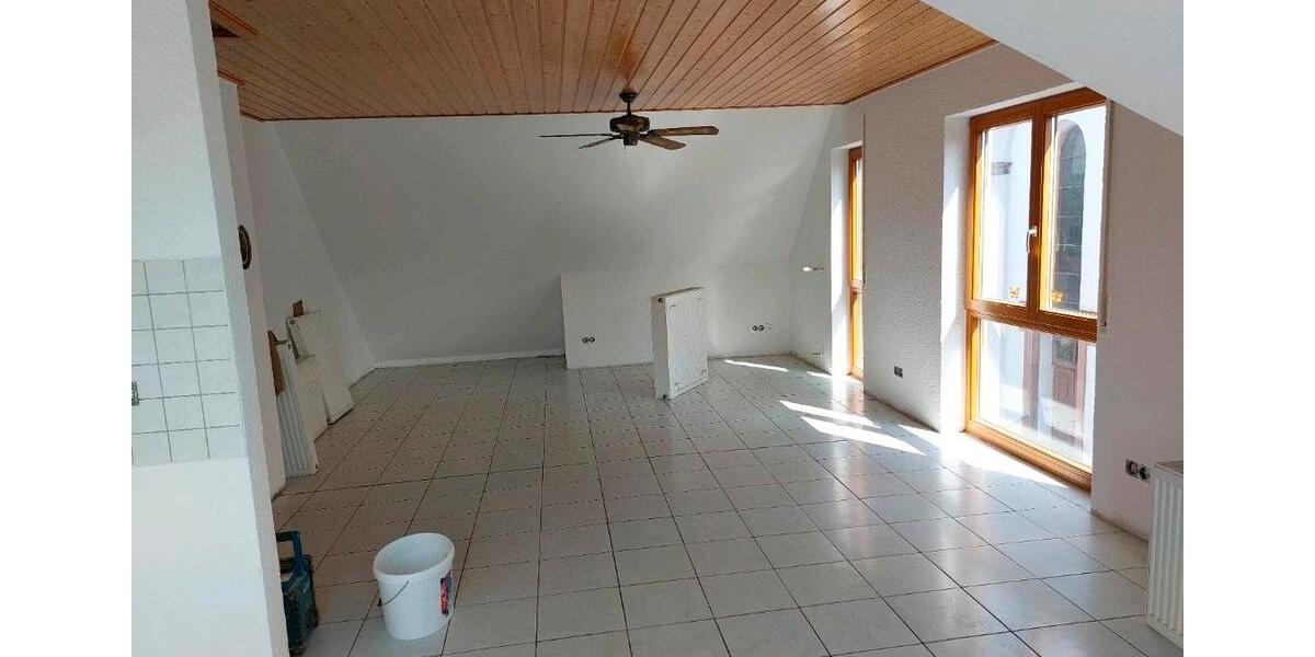 Dachgeschoßwohnung Appenweier - 3 Zimmer, 100 m&sup2;, 850&euro; | Angebot:25305281
