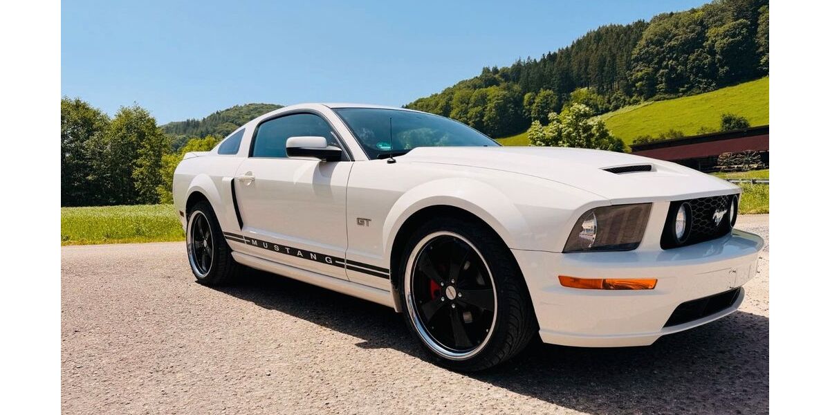 Ford Mustang 106.284 km 14.500 &euro; Schuttertal 77978