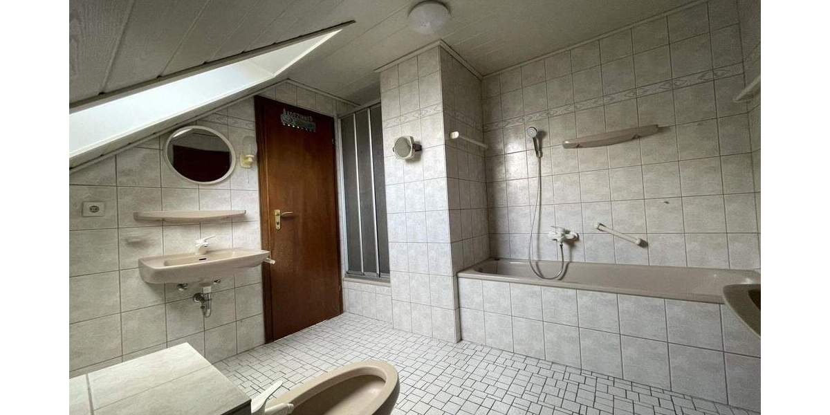 Einfamilienhaus Offenburg Zell-Weierbach - 6 Zimmer, 170 m&sup2;, 480.000&euro; | Angebot:25703651