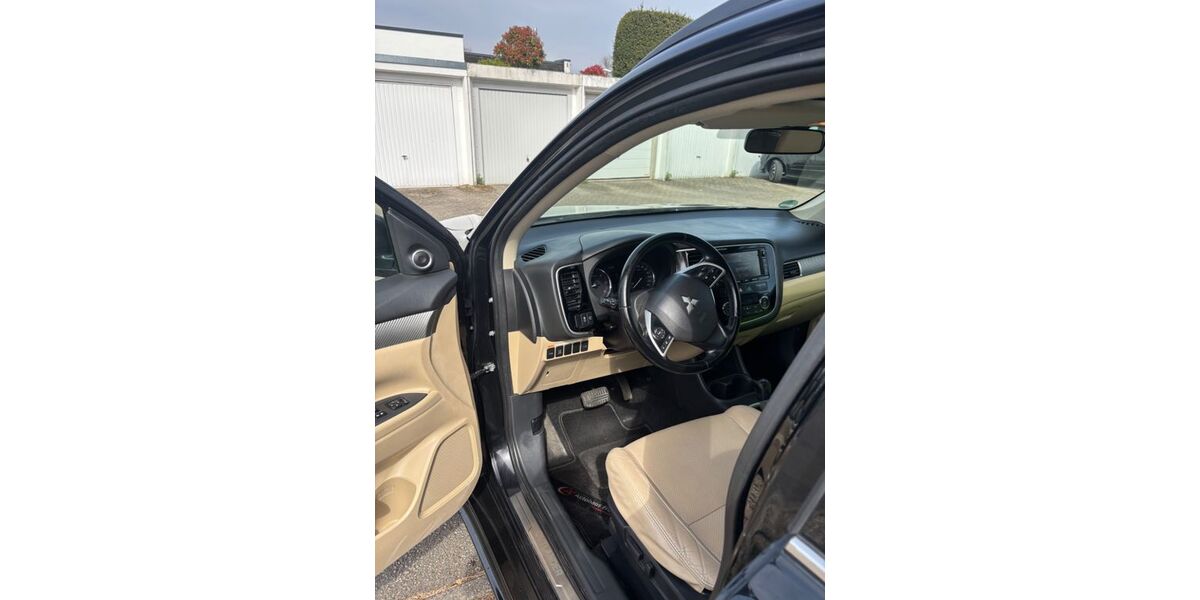 Mitsubishi Outlander 228.460 km 9.100 &euro; offenburg 77656