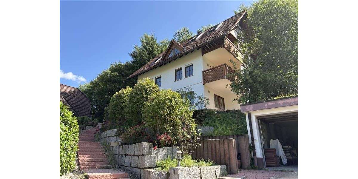 Etagenwohnung Sasbachwalden - 6.5 Zimmer, 213 m&sup2;, 2.100&euro; | Angebot:27010413