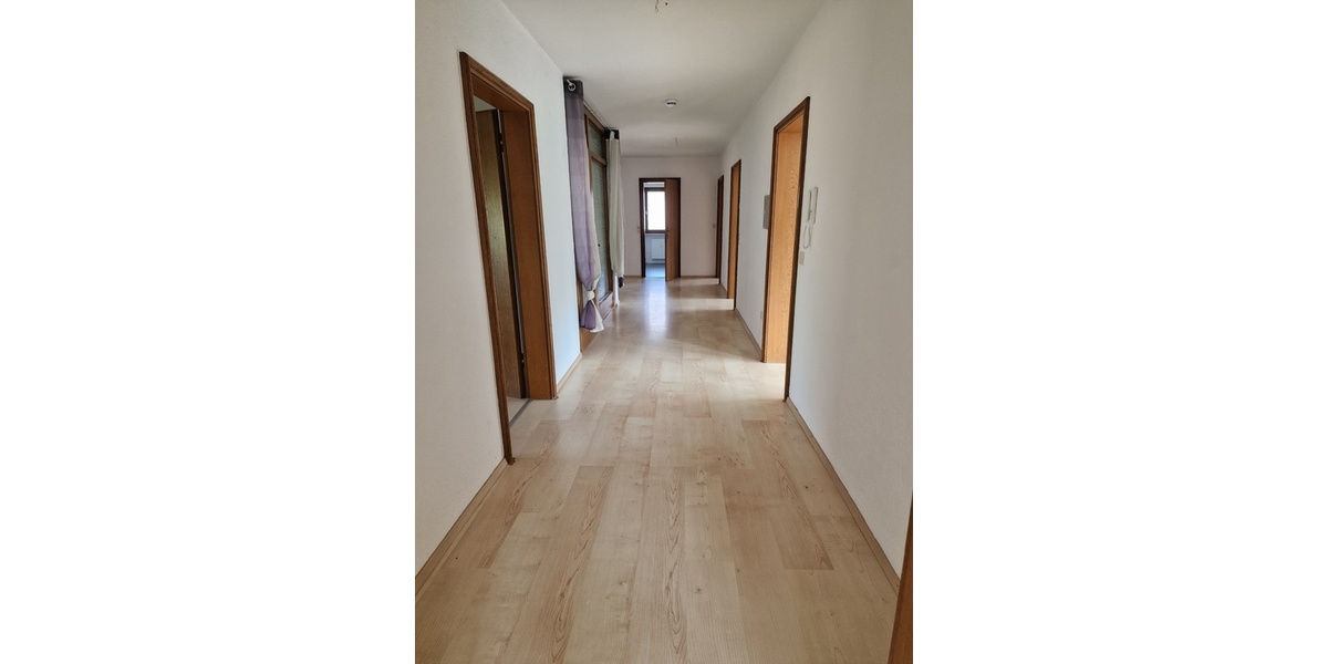 Geräumige 6 Zimmer Wohnung in einem kleinen Mehrfamilienhaus mit 3 Wohnungen in Zell am Harmersbach, - 5.5 oder mehr Zell a. H. | Angebot:23243543