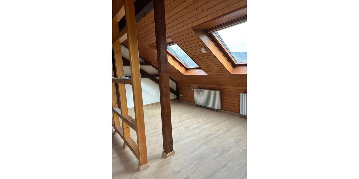 Dachgeschoßwohnung Ottersweier - 2 Zimmer, 72 m&sup2;, 850&euro; | Angebot:25870573