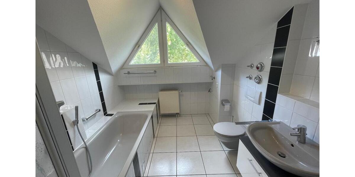 Dachgeschoßwohnung Lahr (Schwarzwald) - 2.5 Zimmer, 95 m&sup2;, 1.000&euro; | Angebot:25403641