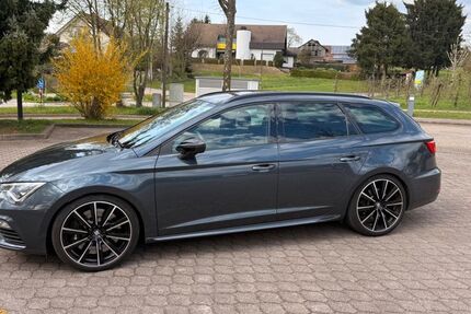 Seat Leon 48.600 km 24.500 &euro; Achern 77855