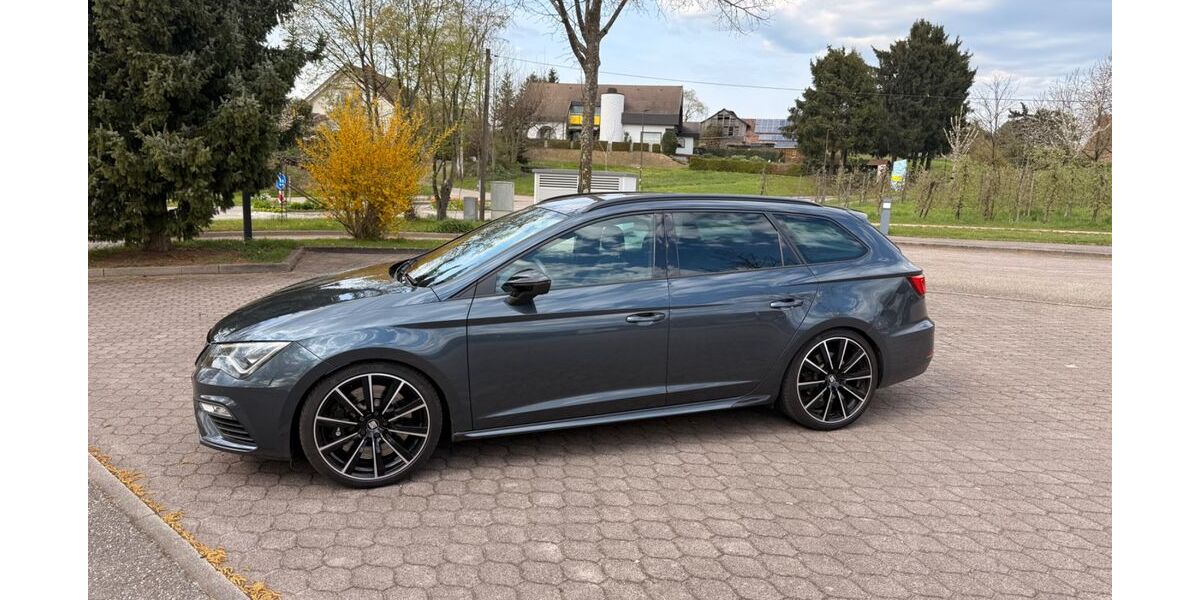 Seat Leon 48.600 km 24.500 &euro; Achern 77855