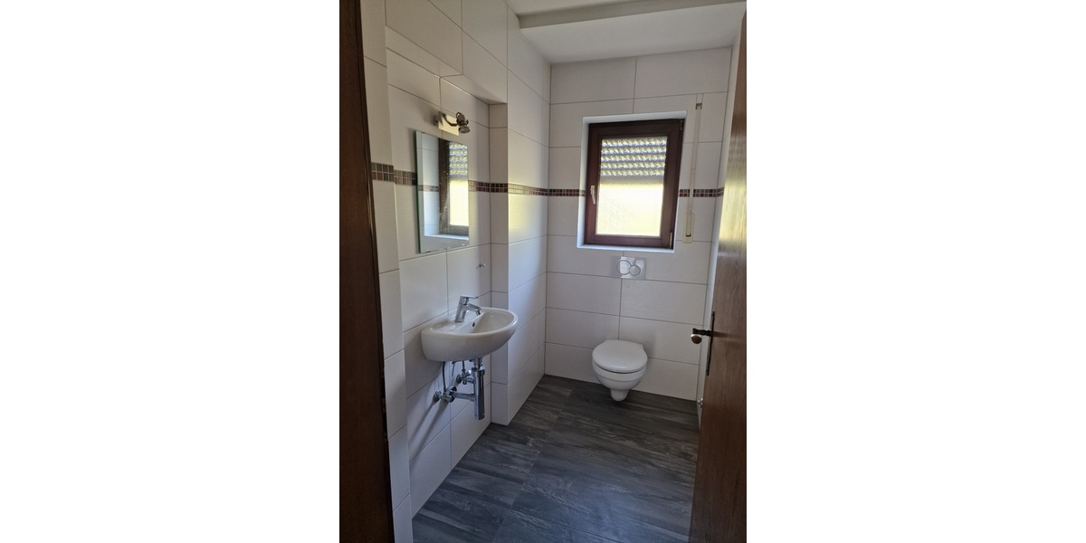 Geräumige 6 Zimmer Wohnung in einem kleinen Mehrfamilienhaus mit 3 Wohnungen in Zell am Harmersbach, - 5.5 oder mehr Zell a. H. | Angebot:23243543