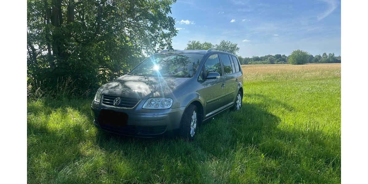 VW Touran 222.000 km 2.999 &euro; Kehl 77694