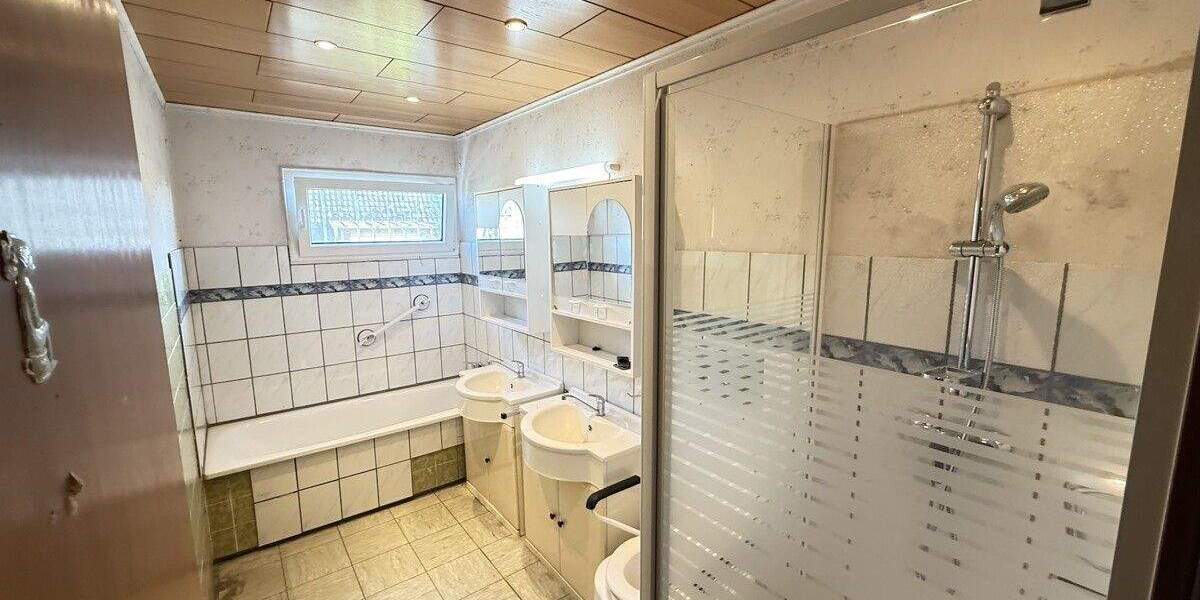 Einfamilienhaus Ettenheim / Ettenheimweiler Ettenheimweiler - 9 Zimmer, 210 m&sup2;, 310.000&euro; | Angebot:25671629