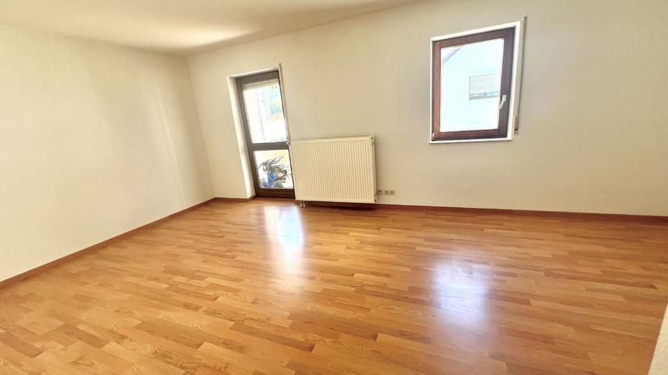 Etagenwohnung Friesenheim - 3 Zimmer, 100 m&sup2;, 900&euro; | Angebot:26013877