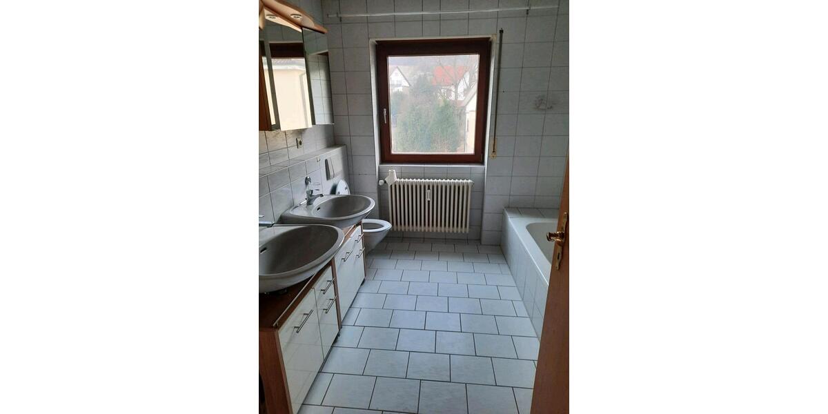 Etagenwohnung Bühl - 4 Zimmer, 110 m&sup2;, 900&euro; | Angebot:25713640