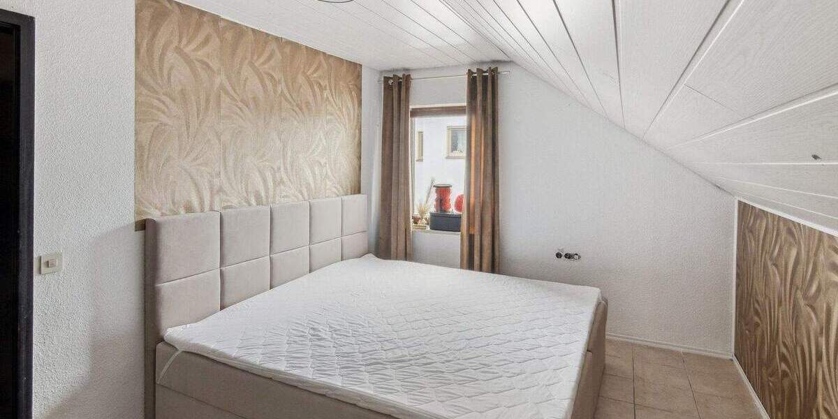 Etagenwohnung Kehl Goldscheuer - 6 Zimmer, 138 m&sup2;, 349.000&euro; | Angebot:25800585