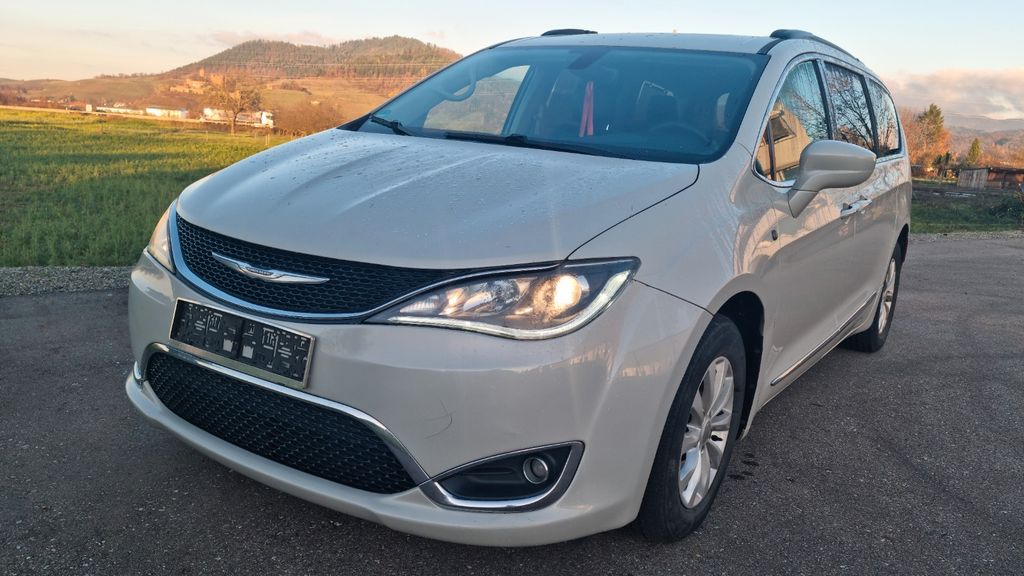 Chrysler Pacifica 106.000 km 18.999 &euro; Offenburg- Zunsweier 77656