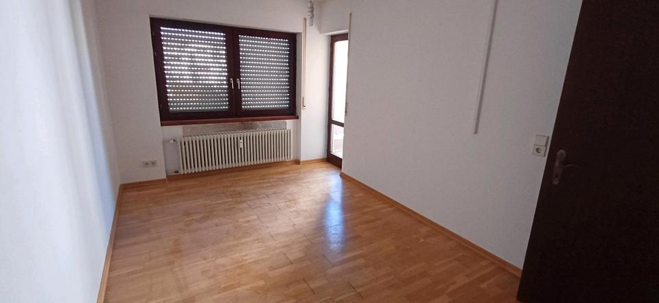 Etagenwohnung Kehl - 3 Zimmer, 107 m&sup2;, 1.380&euro; | Angebot:25966475