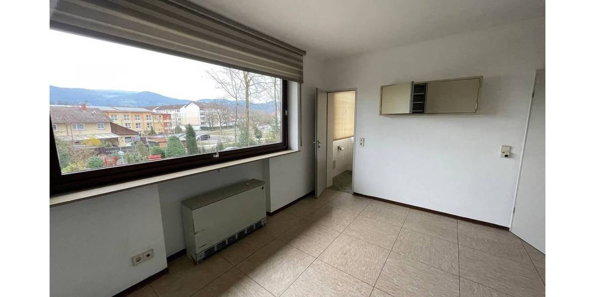 Gewerbeobjekt Achern - 6 Zimmer, 1.600&euro; | Angebot:25778874