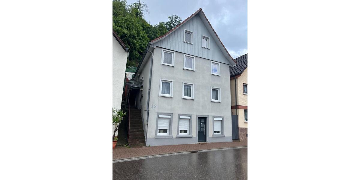 Mehrfamilienhaus, Wohnhaus Oppenau - 9 Zimmer, 180 m&sup2;, 360.000&euro; | Angebot:24099534
