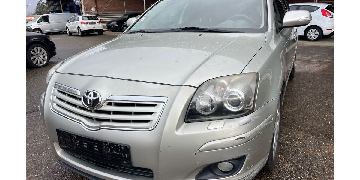 Toyota Avensis 206.000 km 1.999 &euro; Herbolzheim 79336