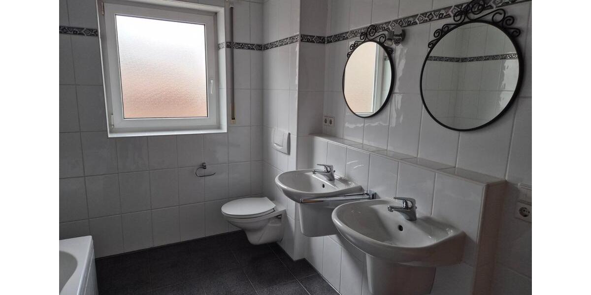 Hochparterre Bühl - 3 Zimmer, 93 m&sup2;, 900&euro; | Angebot:26024476