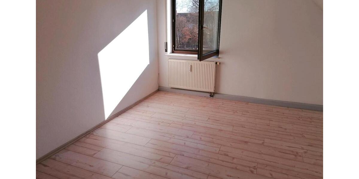 Dachgeschoßwohnung Rheinau - 3 Zimmer, 75 m&sup2;, 990&euro; | Angebot:25328107