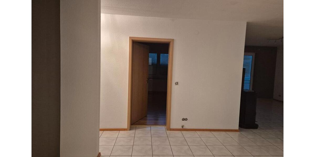 Hochparterre Bühl - 3 Zimmer, 93 m&sup2;, 900&euro; | Angebot:26024476
