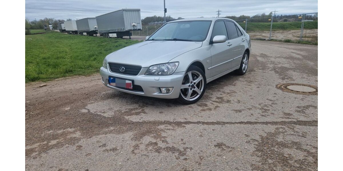 Lexus IS 200 176.750 km 10.750 &euro; Offenburg 77656