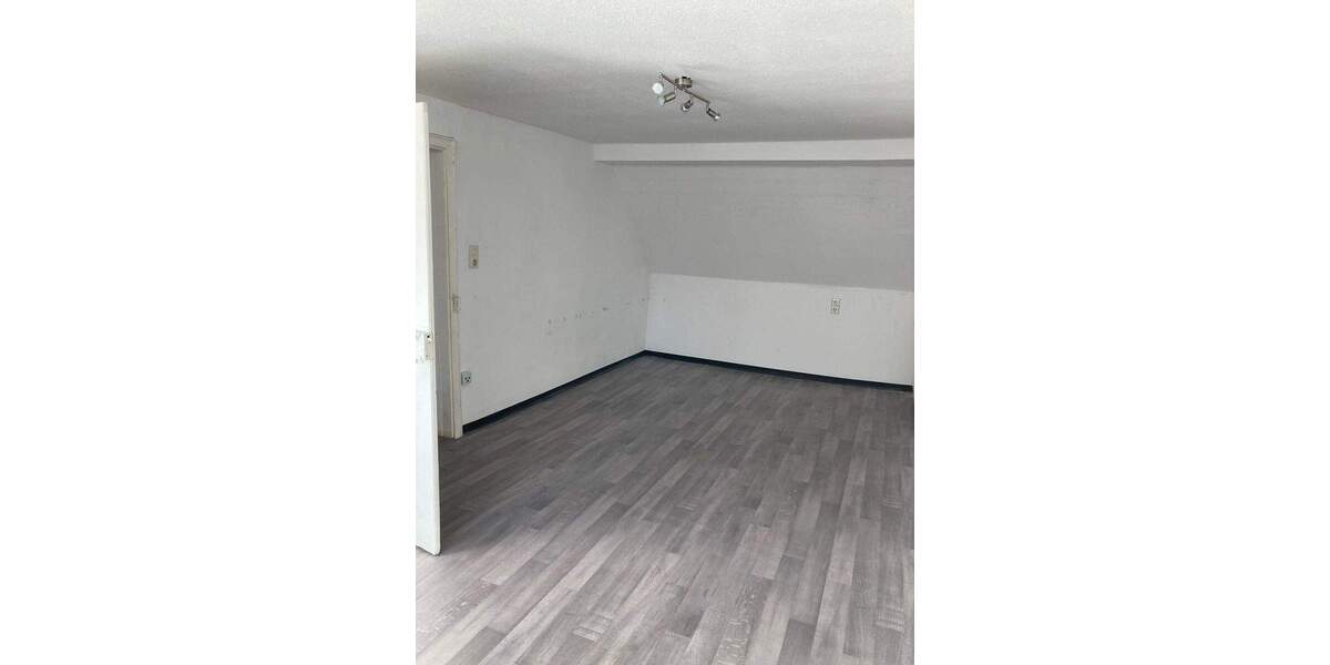 Einfamilienhaus Friesenheim - 8 Zimmer, 205 m&sup2;, 205.000&euro; | Angebot:25778877