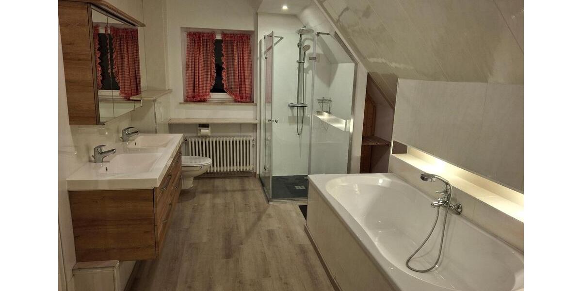 Dachgeschoßwohnung Sasbachwalden - 3 Zimmer, 740 m&sup2;, 750&euro; | Angebot:25125664