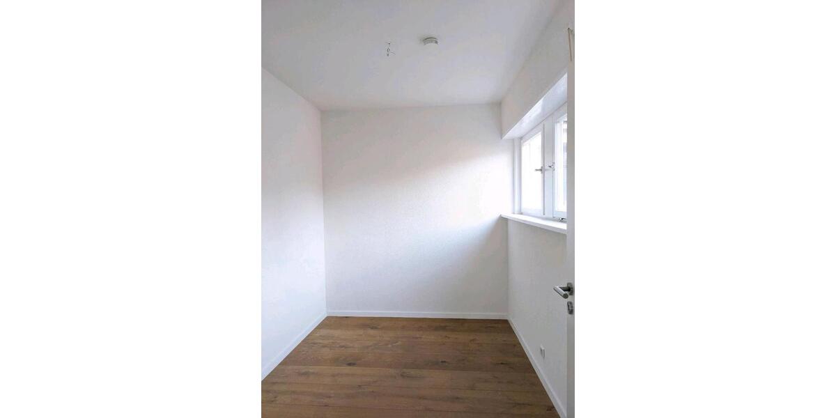 Etagenwohnung Lahr (Schwarzwald) - 2 Zimmer, 81 m&sup2;, 950&euro; | Angebot:24988779