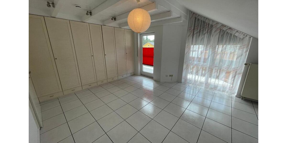 Dachgeschoßwohnung Lahr (Schwarzwald) - 2.5 Zimmer, 95 m&sup2;, 1.000&euro; | Angebot:25403641