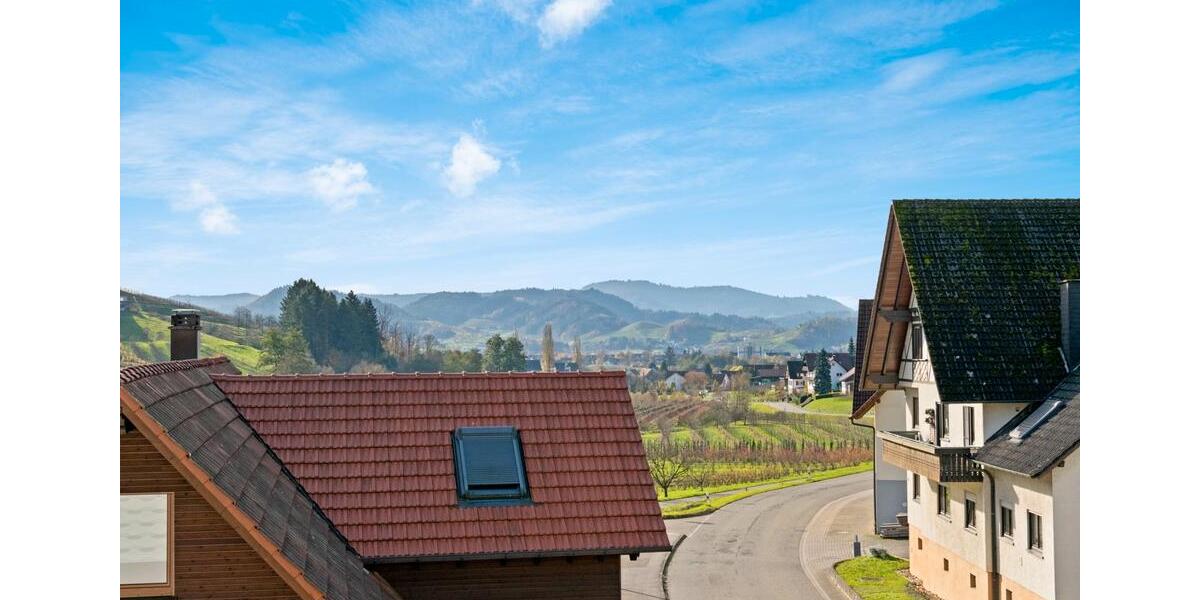 Dachgeschoßwohnung Oberkirch - 3 Zimmer, 92 m&sup2;, 239.000&euro; | Angebot:26029600