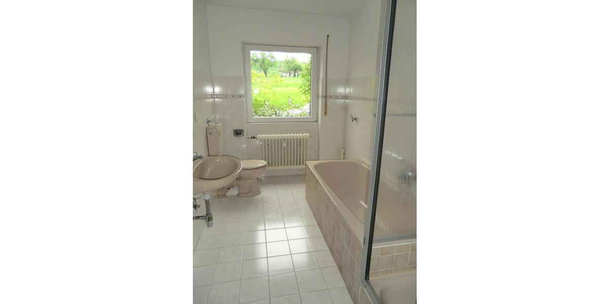 Etagenwohnung Friesenheim - 3 Zimmer, 100 m&sup2;, 900&euro; | Angebot:26013877