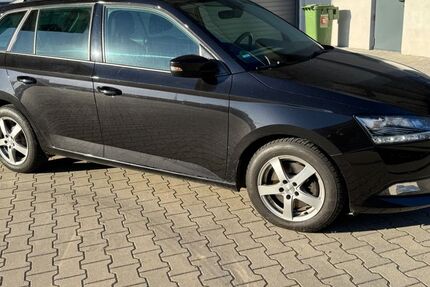 Skoda Fabia 122.689 km 12.450 &euro; Offenburg 77654