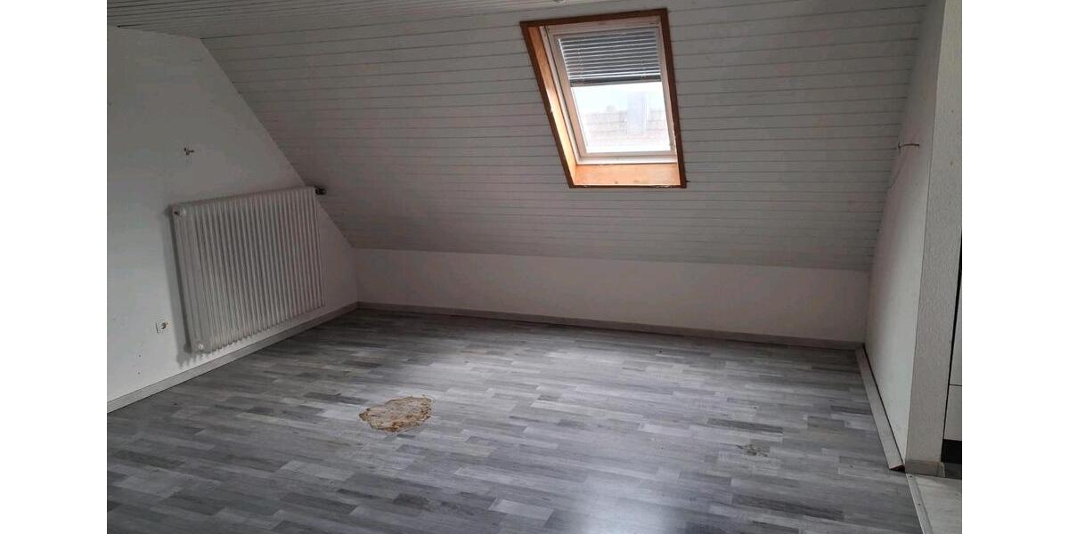 Dachgeschoßwohnung Friesenheim - 3.5 Zimmer, 95 m&sup2;, 950&euro; | Angebot:25626343