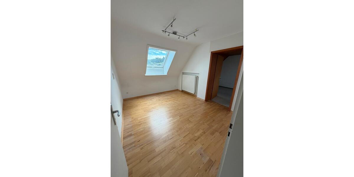 Dachgeschoßwohnung Offenburg Elgersweier - 4 Zimmer, 103 m&sup2;, 1.100&euro; | Angebot:26654963