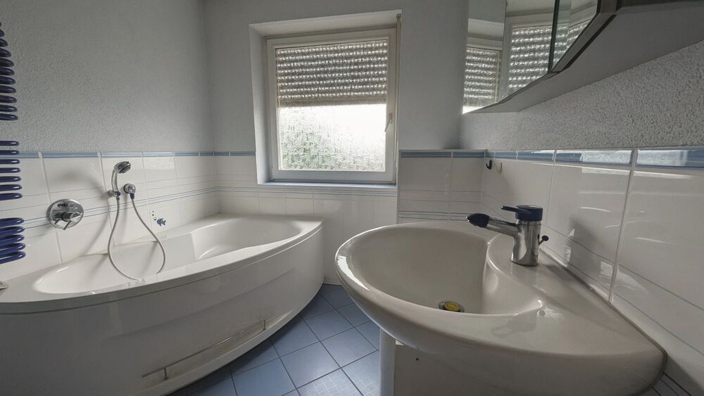 Toplage in Zell-Weierbach: Großzügiges, helles und ruhiges Haus umgeben von viel Grün - Einfamilienhaus Offenburg Rammersweier | Angebot:27018965